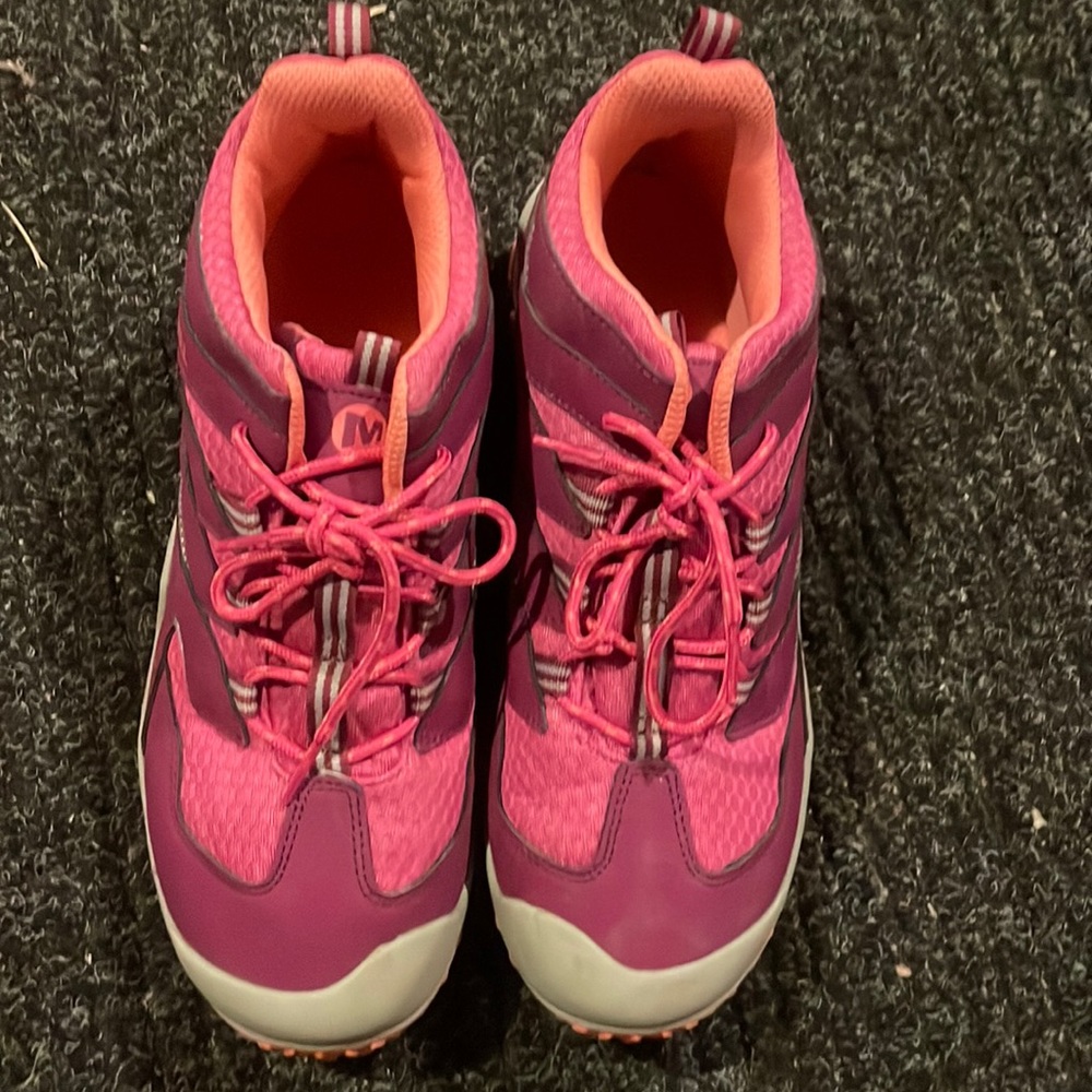 Girls Merrell hiking boot size 6.5